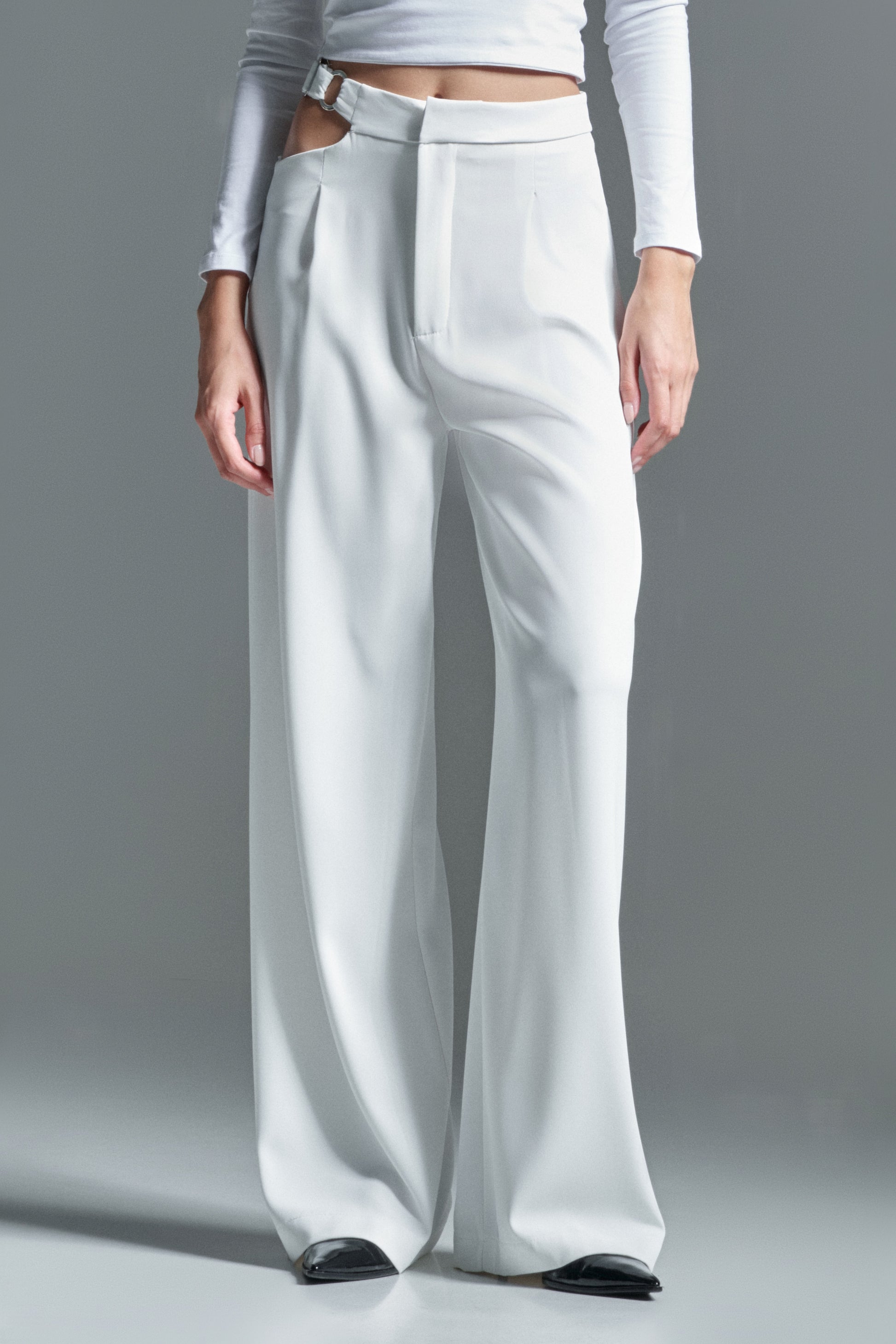 Pleats trouser with cut out on the side Baroc Boutique