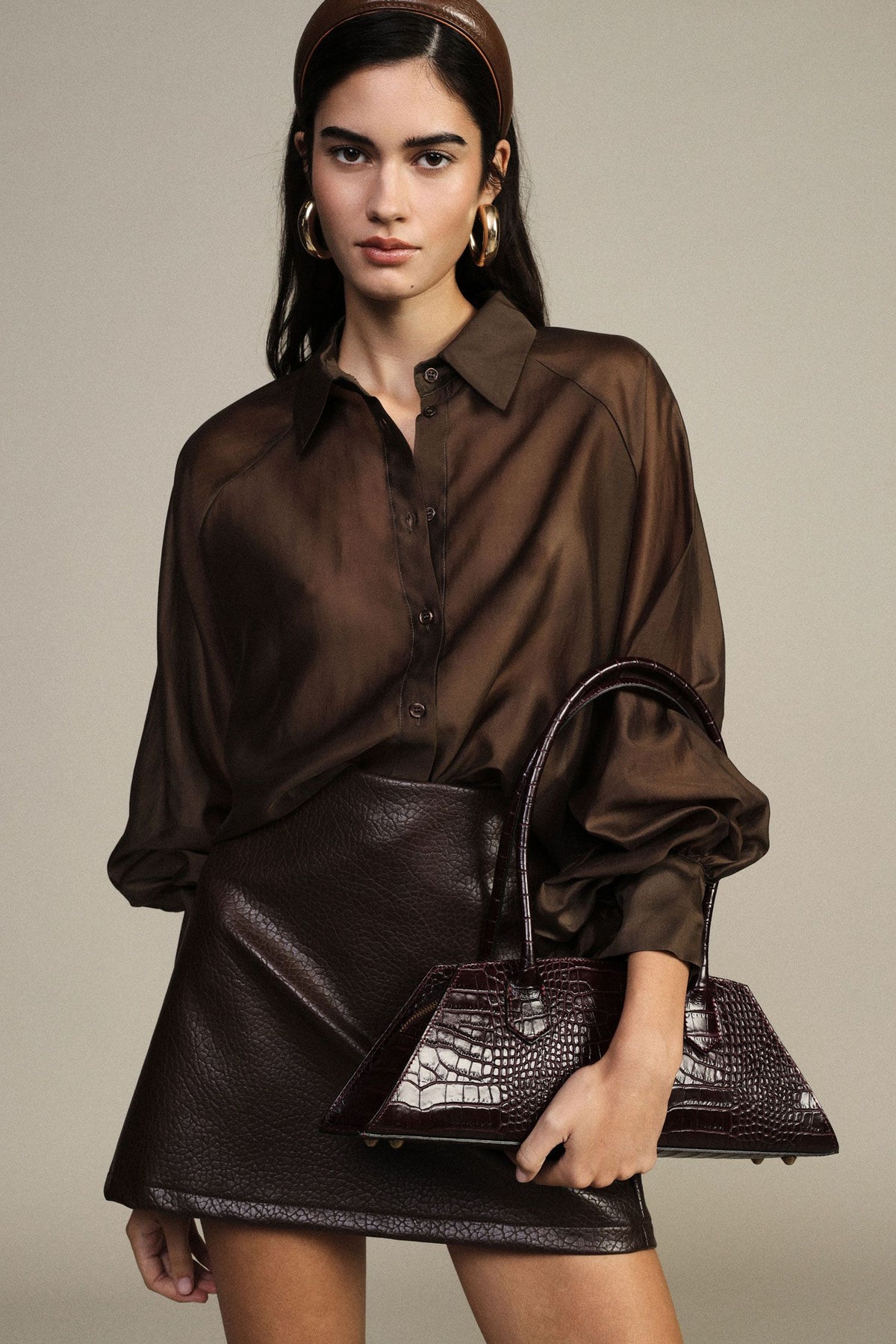 Shirt with balloon sleeves and button front. Baroc Boutique