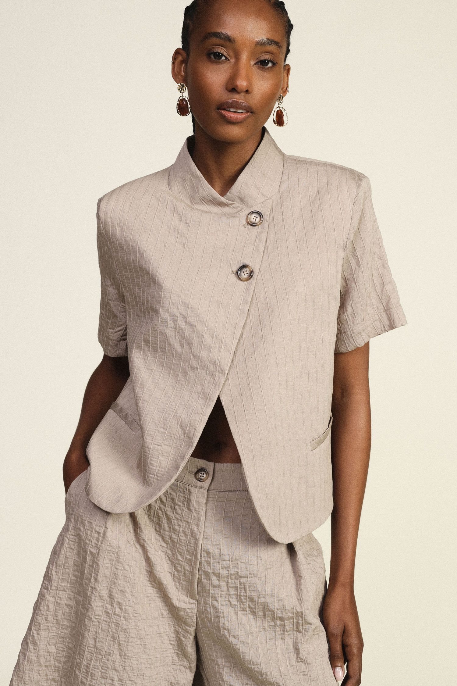 Short striped blazer with short sleeves and buttons Baroc Boutique