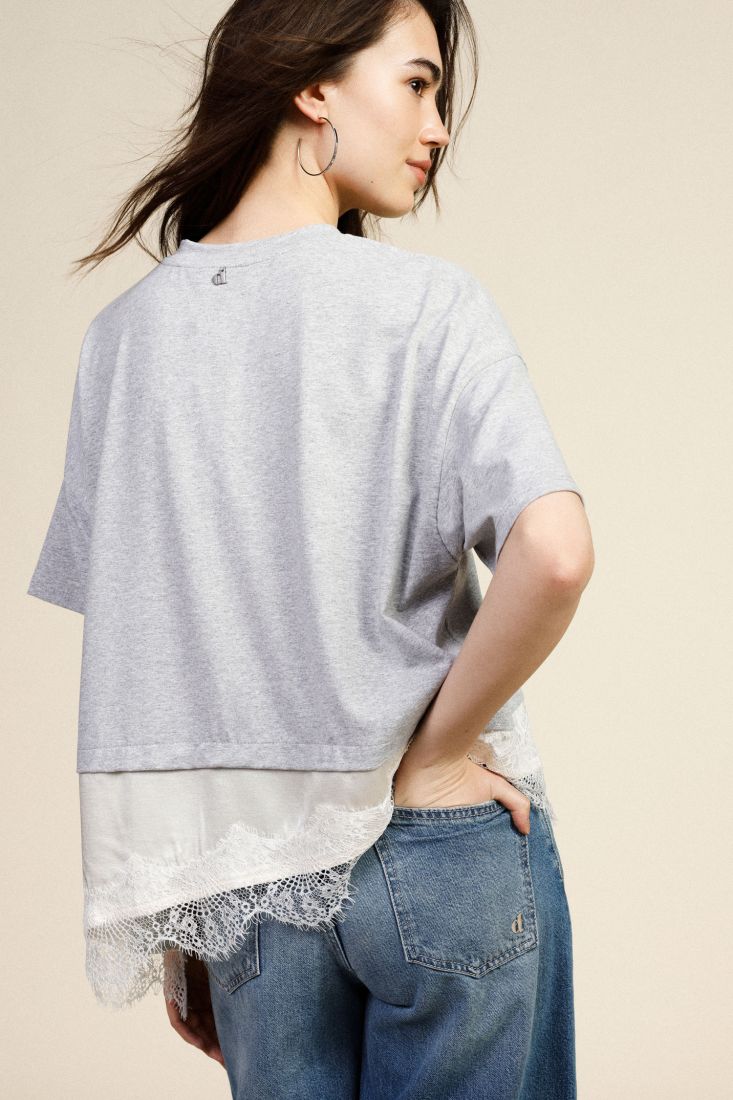 Short t-shirt with asymmetrical lace hem Baroc Boutique