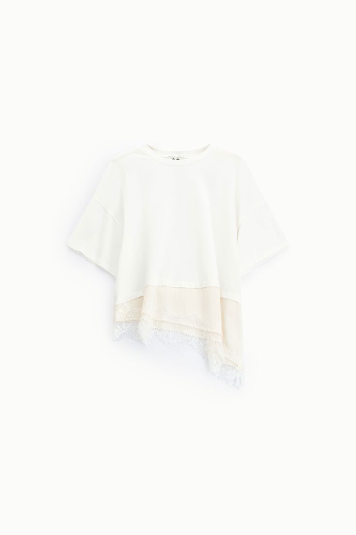 Short t-shirt with asymmetrical lace hem Baroc Boutique