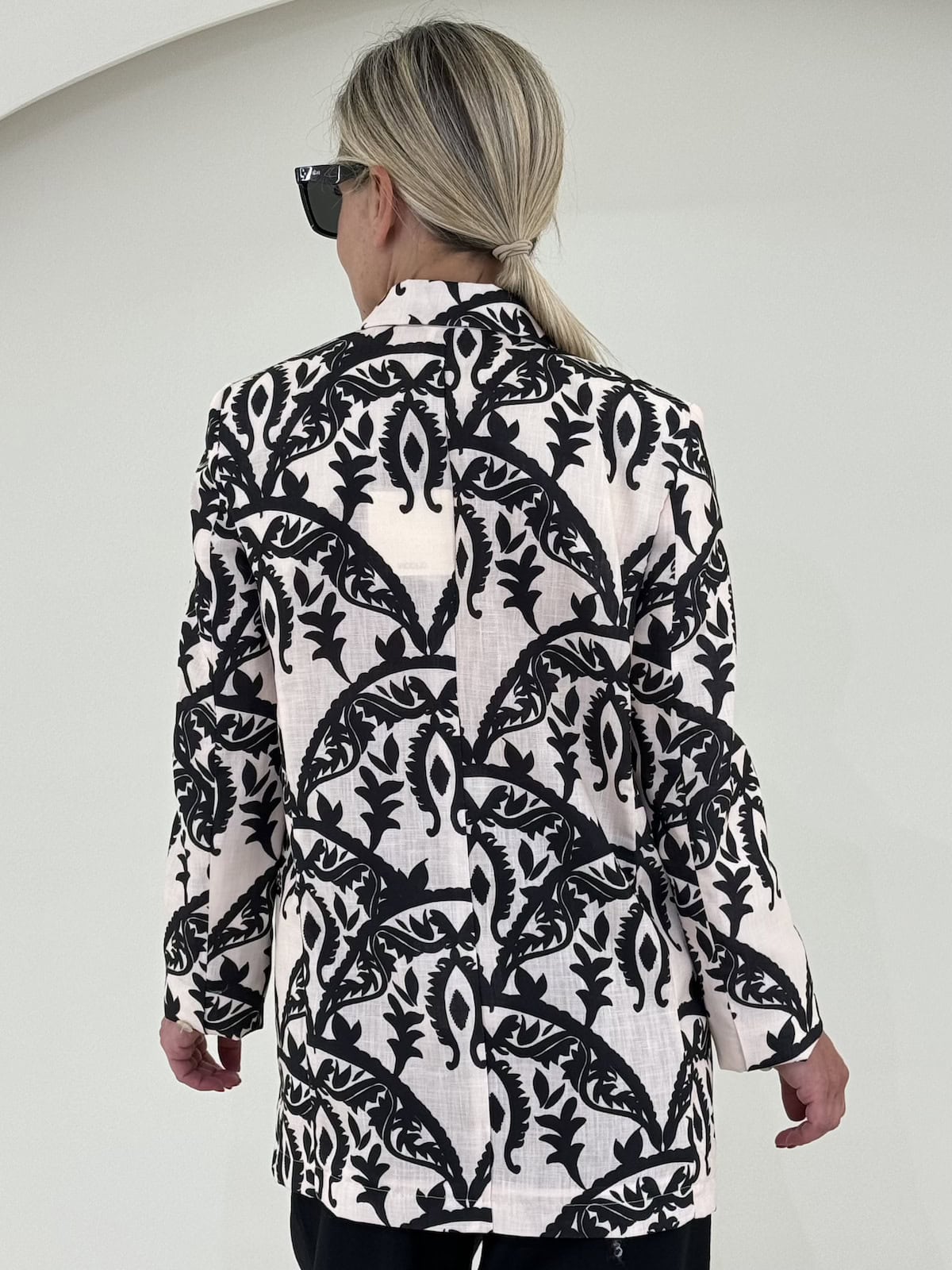 Linen beige Blazer with black design Baroc Boutique SMALL