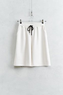 High waisted bermuda under the knee
