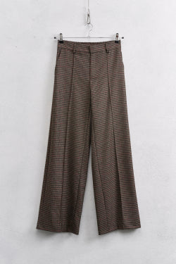 Chess pants with pleads