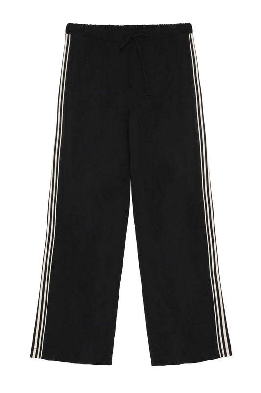 Waterproof pants with stripes on the side