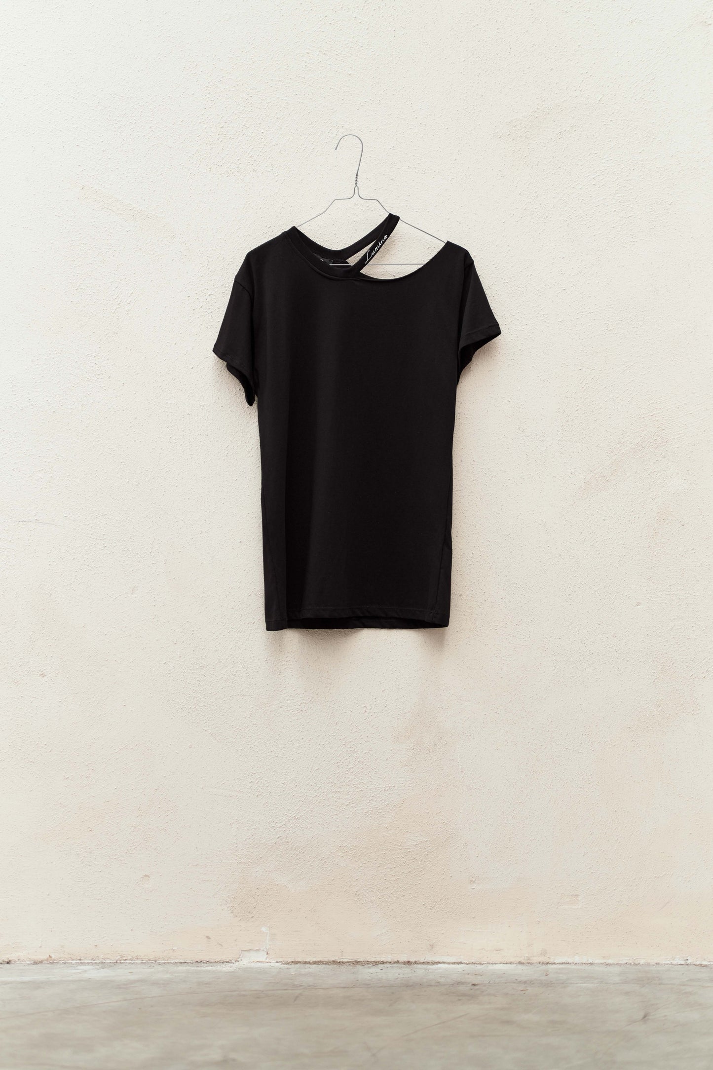 T-shirt with cut out shoulder