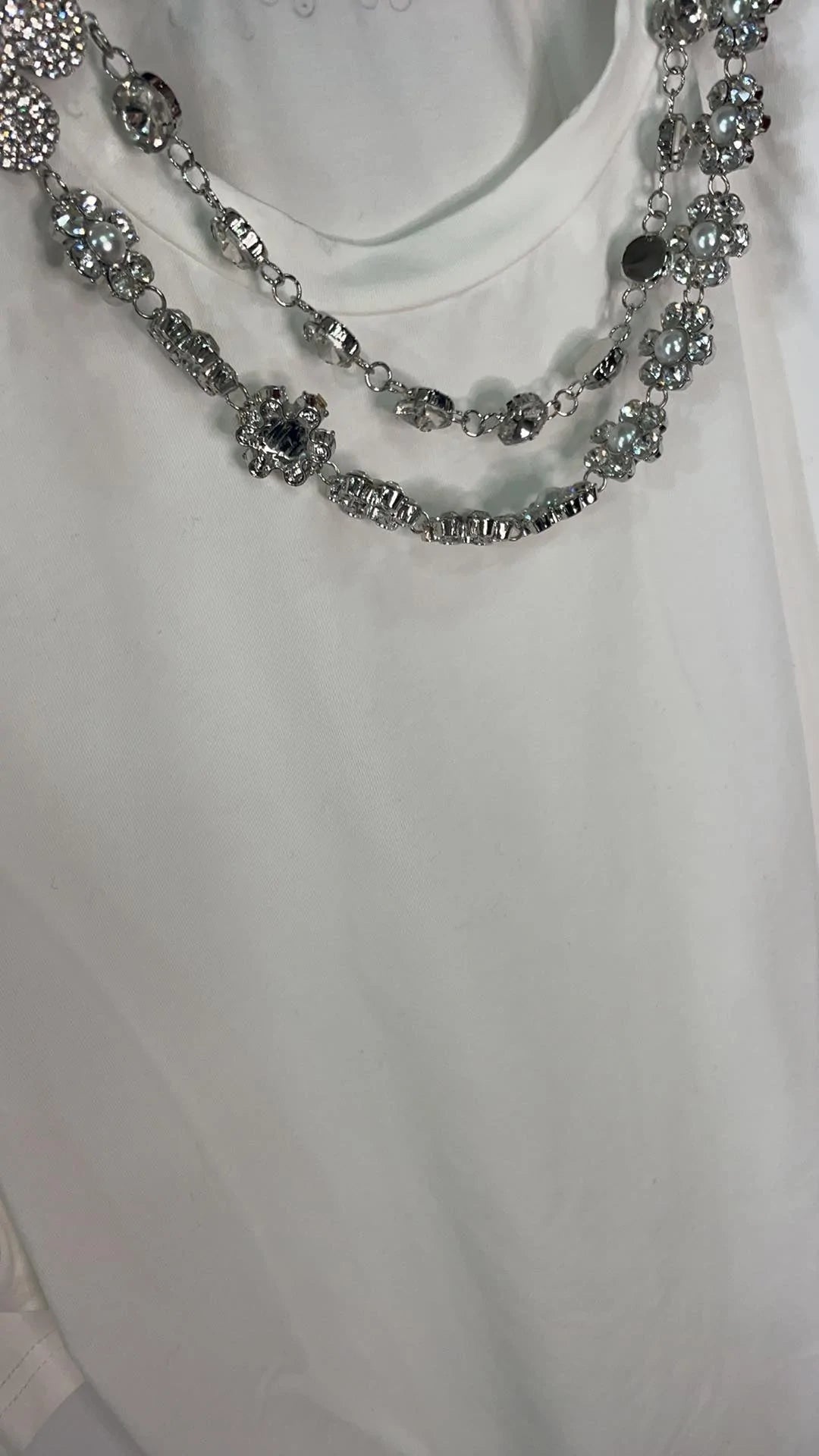 Cotton Top with silver necklace Baroc Boutique