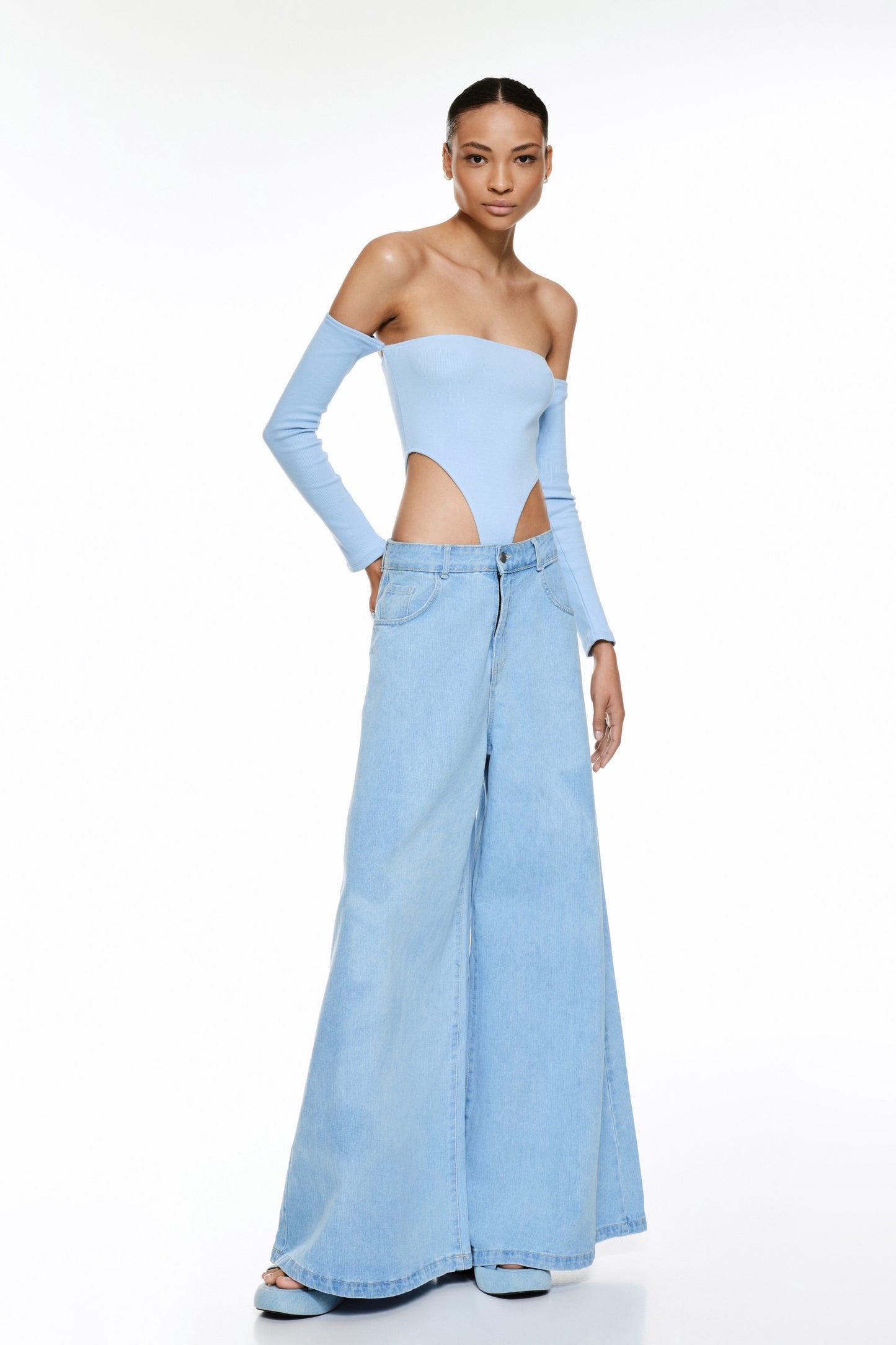 Online Collection offshoulder body